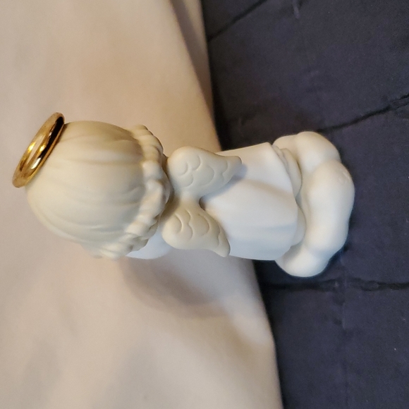 April Precious Moments Angel Figurine - Picture 2 of 3